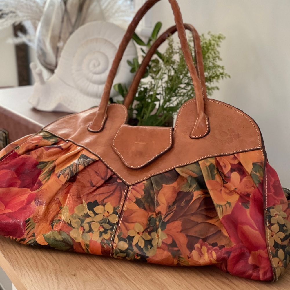 Lione Satchel - 100% leather - Patricia Nash